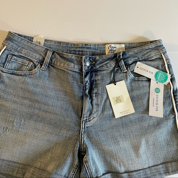 COSMIC BLUE LOVE
Jodie Short Side Piping - Picture 14 of 14